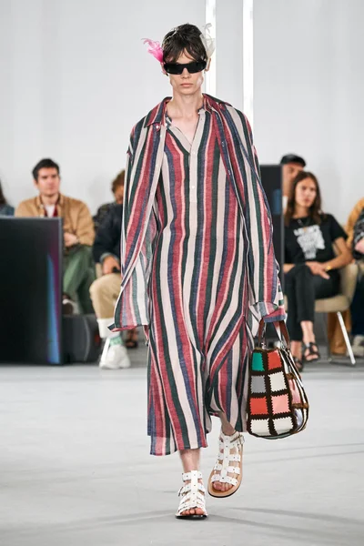 Look 10